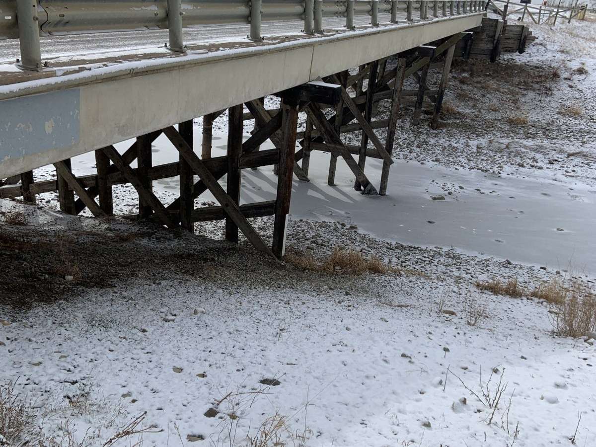 Existing four-span Rainbow Road bridge in winter